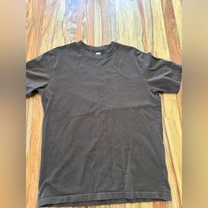 Uniqlo Men's Brown Short Sleeve Crewneck T-Shirt